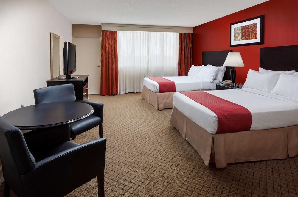 Baymont By Wyndham Fayetteville Fort Bragg Area Exterior photo