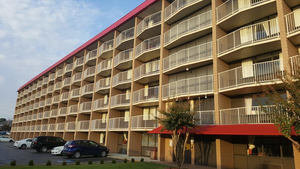 Baymont By Wyndham Fayetteville Fort Bragg Area Exterior photo
