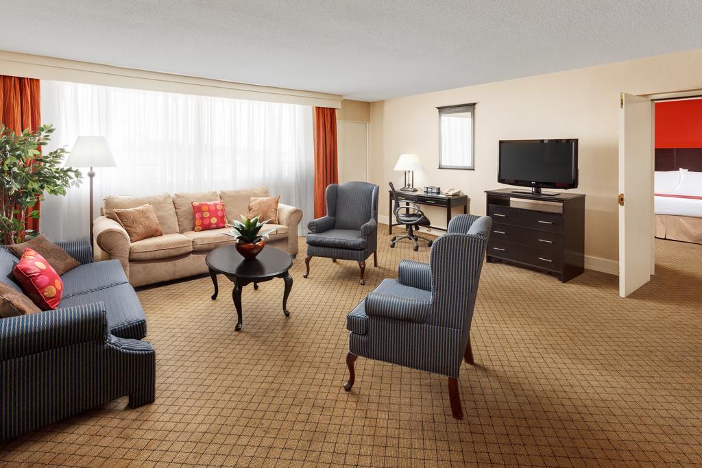 Baymont By Wyndham Fayetteville Fort Bragg Area Room photo