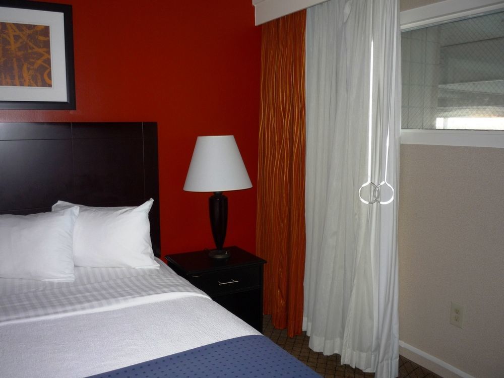 Baymont By Wyndham Fayetteville Fort Bragg Area Exterior photo