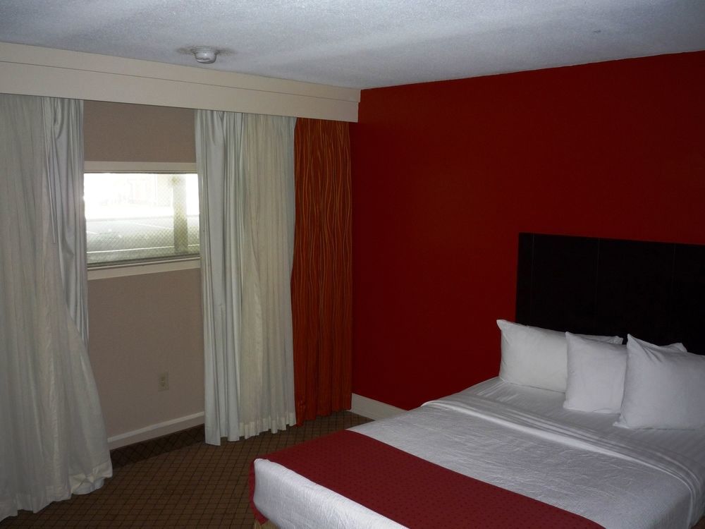 Baymont By Wyndham Fayetteville Fort Bragg Area Exterior photo