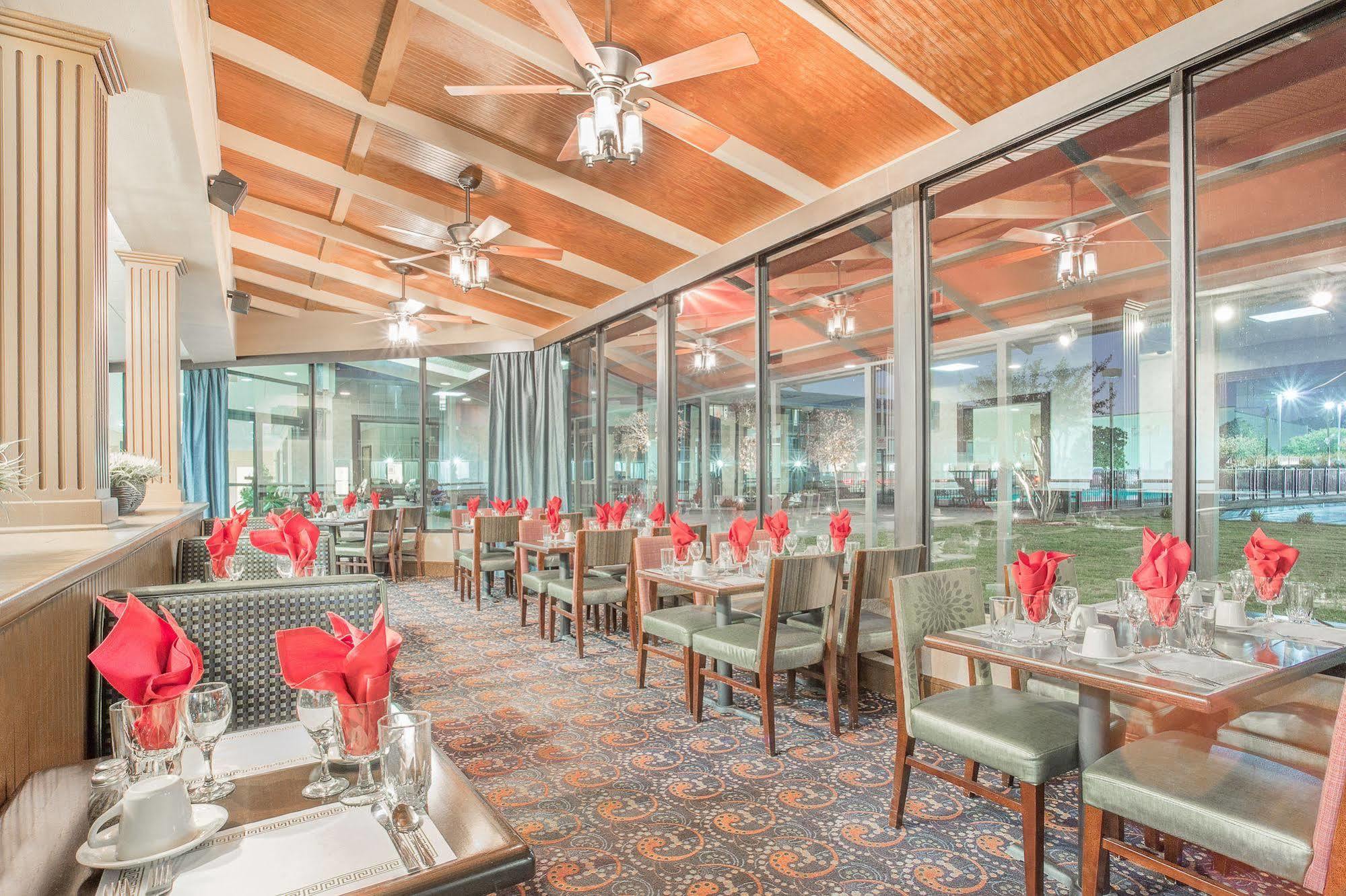 Baymont By Wyndham Fayetteville Fort Bragg Area Exterior photo