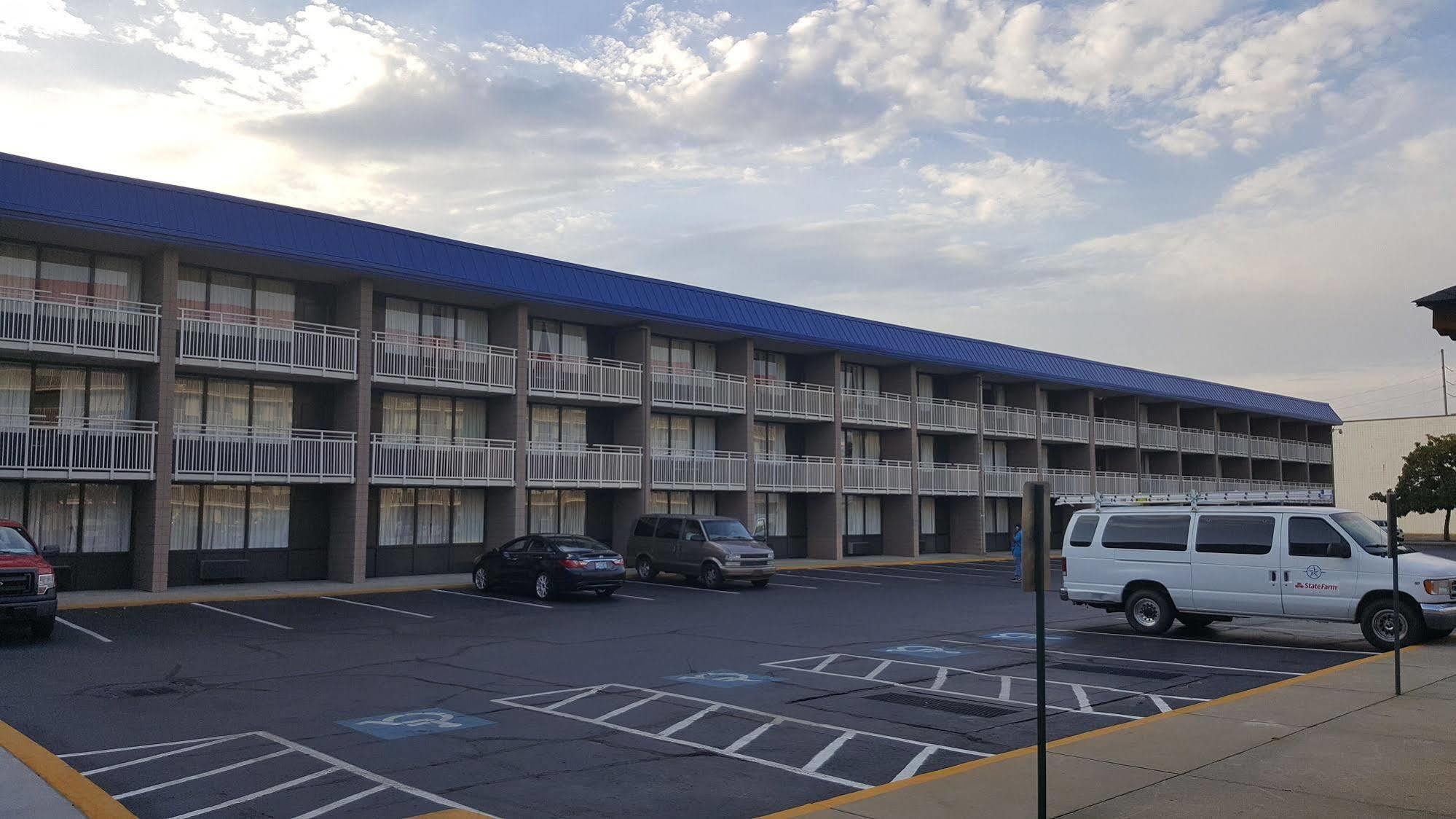 Baymont By Wyndham Fayetteville Fort Bragg Area Exterior photo